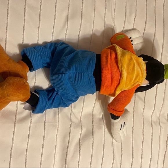 Disney Exclusive Goofy Plush Doll 21” Long GOOD CONDITION - Picture 4 of 6